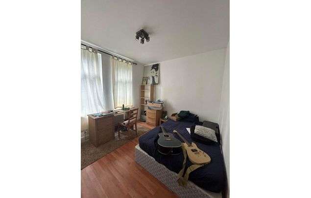 Rent 2 bedroom flat of 73 m² in Manchester