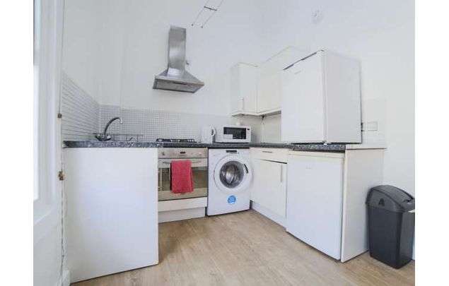 Rent 2 bedroom flat of 70 m² in london