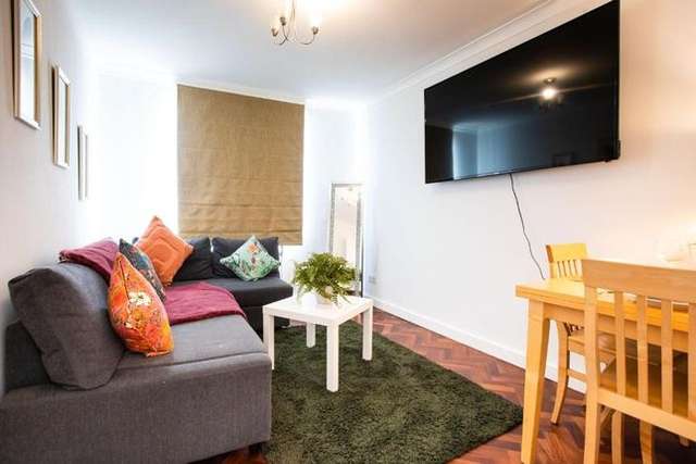 Flat for sale in Harley Street, London W1G