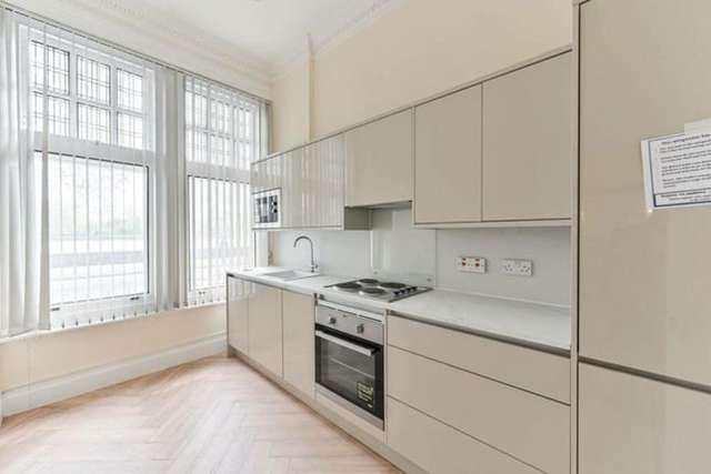 Maisonette to rent in Embankment Gardens, London SW3