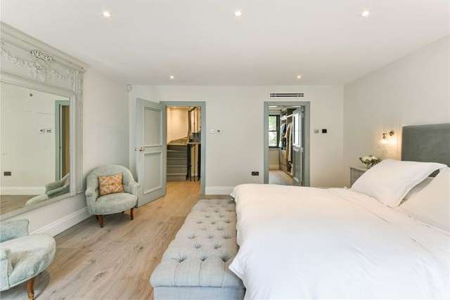 Mews house for sale in Leinster Mews, London W2