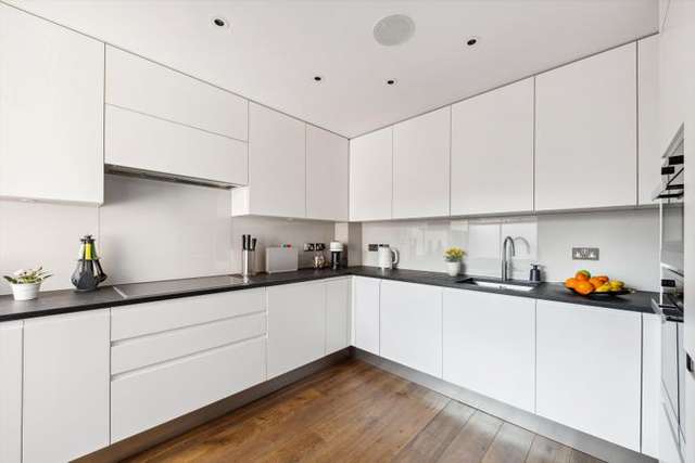 Maisonette to rent in Park Street, London W1K