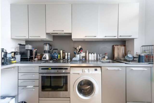 Flat for sale in Linden Gardens, Notting Hill Gate, London W2