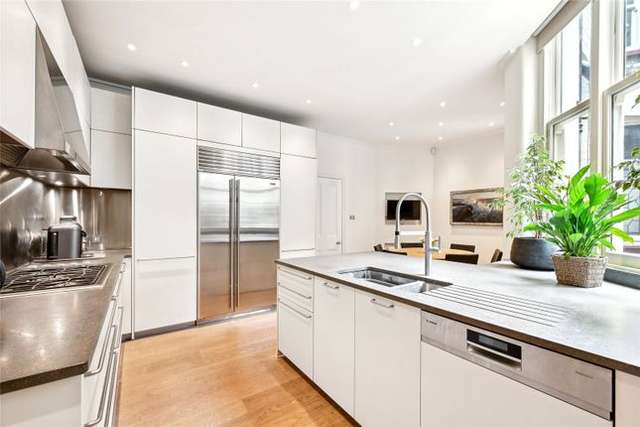 Flat for sale in Bramham Gardens, London SW5