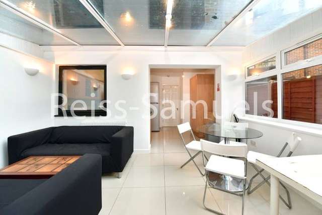 Town house to rent in Barnfield Place, London E14