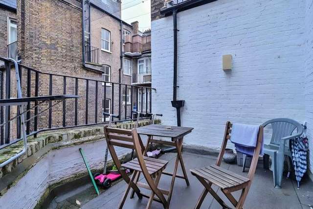Flat to rent in Seymour Place, London W1H