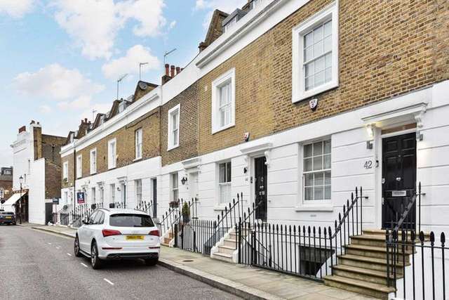 Terraced house to rent in First Street, London SW3