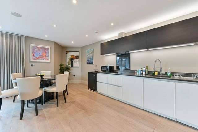 Flat for sale in Fulham Road, Fulham Broadway, London SW6