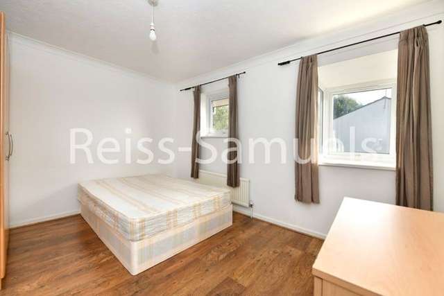 Town house to rent in Barnfield Place, London E14