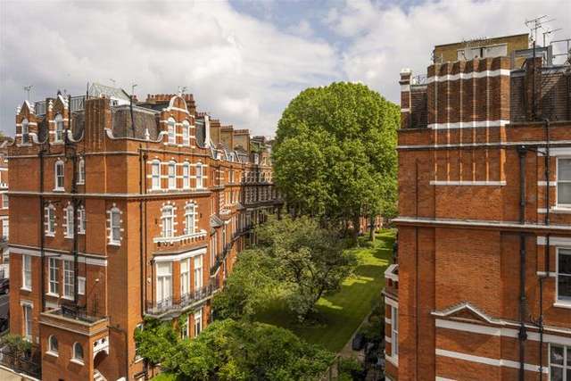 Flat for sale in Egerton Gardens, London SW3