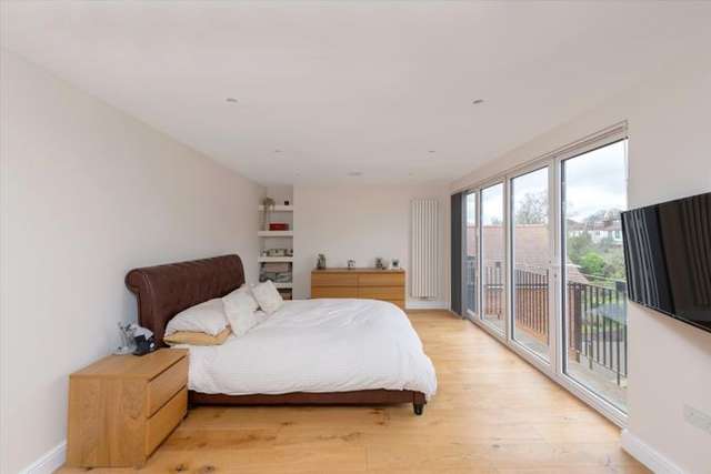 Maisonette for sale in The Avenue, Queens Park NW6.