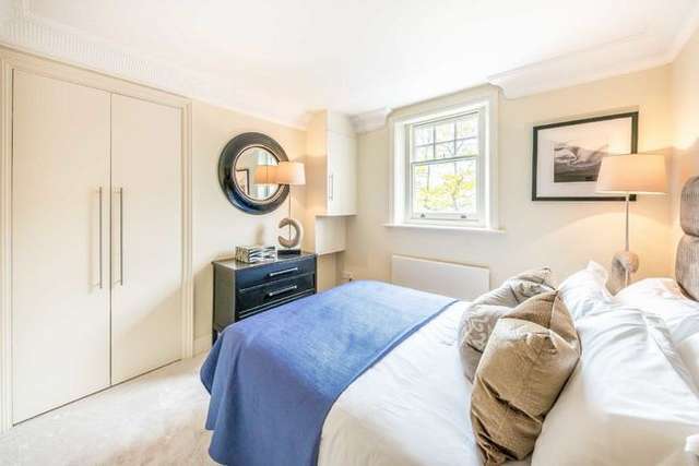 Flat for sale in Draycott Place, London SW3