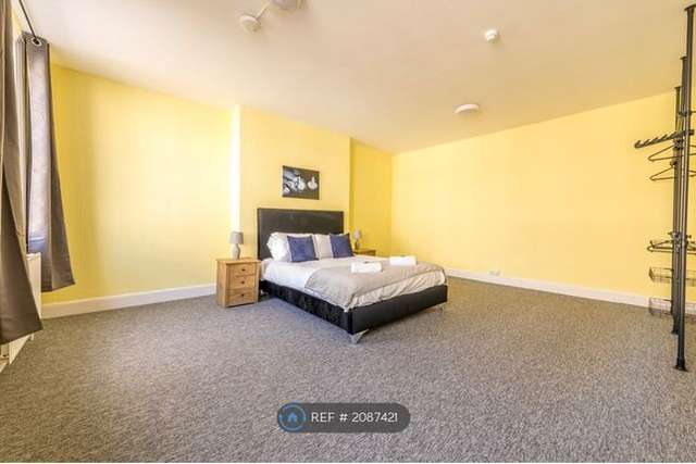 End terrace house to rent in Cave Street, Bristol BS2