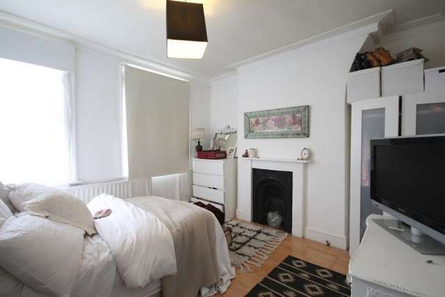 Terraced house to rent in Leighton Road, Kentish Town NW5