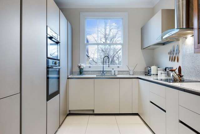 Maisonette to rent in Ifield Road, London SW10