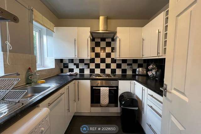 Flat to rent in Dorset Street, Glasgow G3