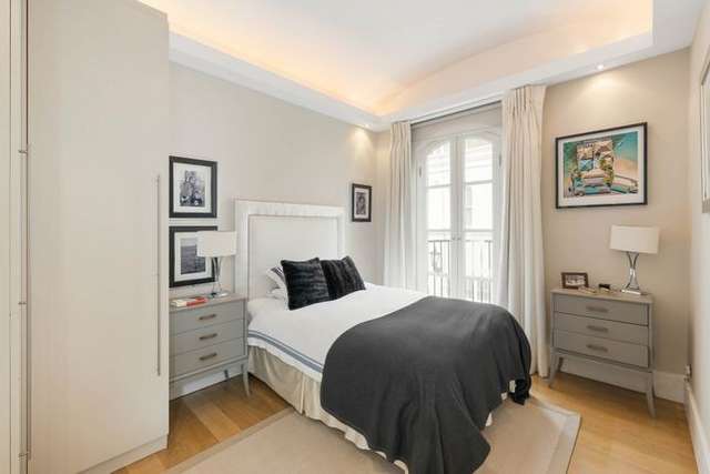 Mews house for sale in Ennismore Gardens Mews, London SW7