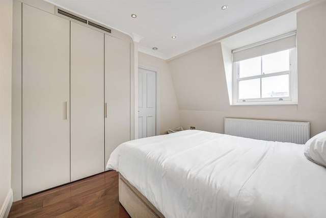 Maisonette to rent in Ifield Road, London SW10