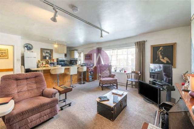 Mews house for sale in Leinster Mews, Bayswater, London W2