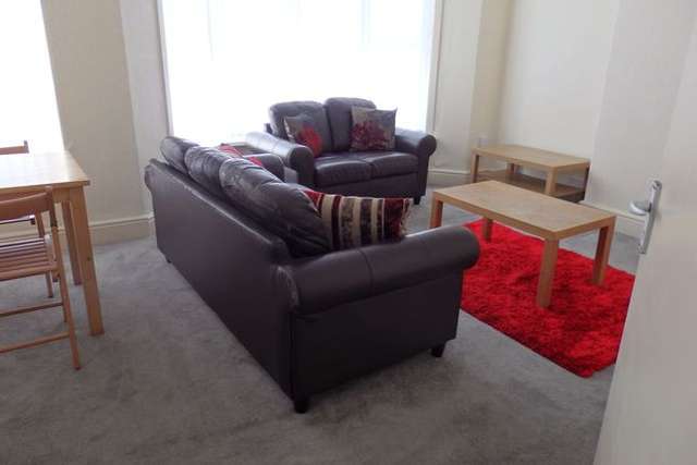 Flat to rent in Whitchurch Road, Cardiff CF14