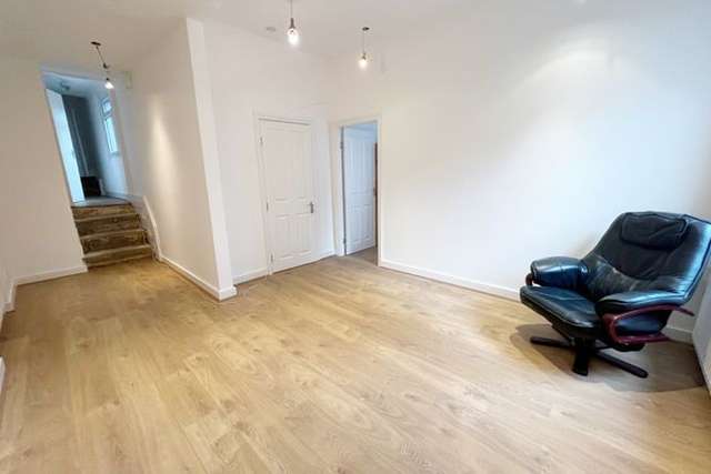 Maisonette to rent in Lewisham Way, New Cross SE14