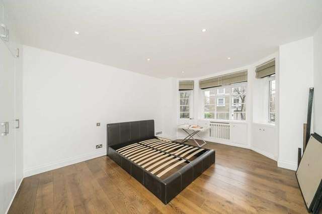 Flat to rent in Holland Villas Road, London W14