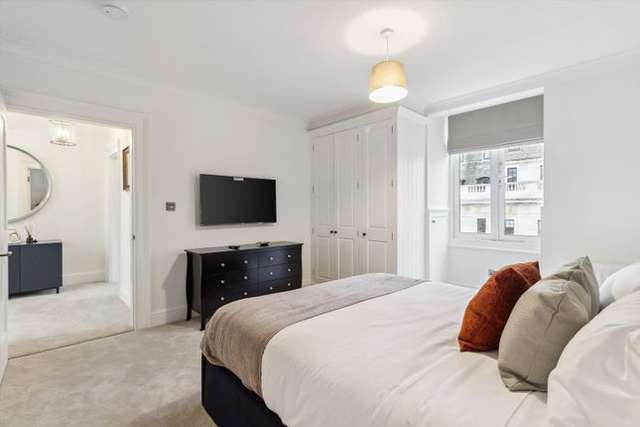 Maisonette to rent in Harley Street, London W1G