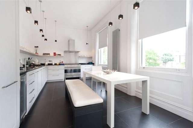 Maisonette to rent in Lauderdale Road, Maida Hill W9