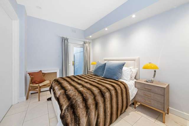 Mews house for sale in Queens Gate Mews, South Kensington, London SW7