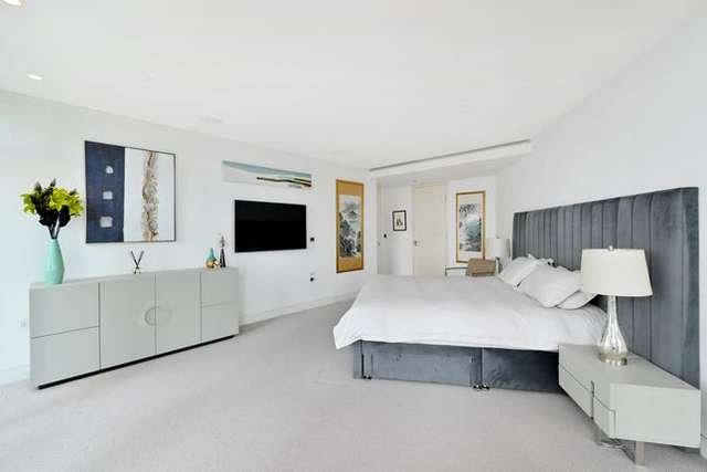 Flat to rent in St. George Wharf, London SW8