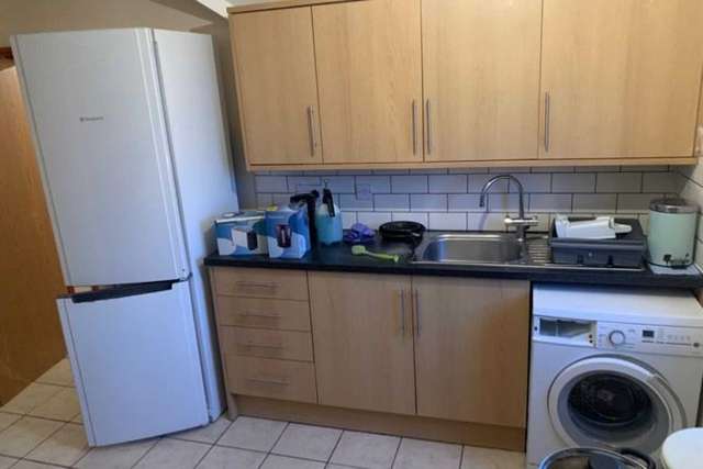 Flat to rent in City Road, Roath CF24