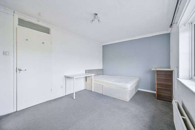 Terraced house to rent in Bancroft Road, Mile End, London E1