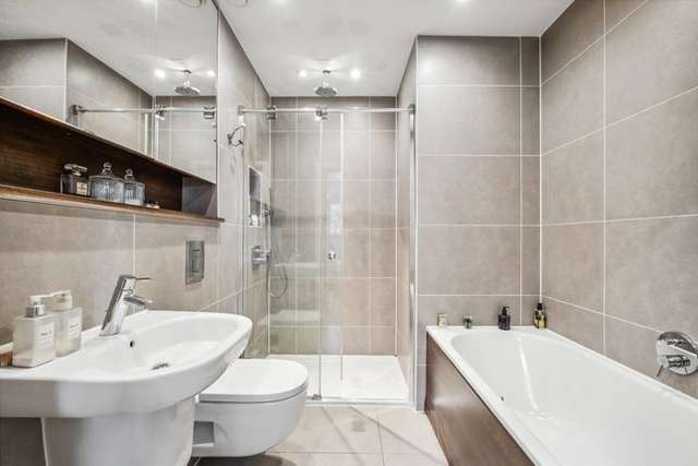 Maisonette to rent in Wyfold Road, Fulham SW6