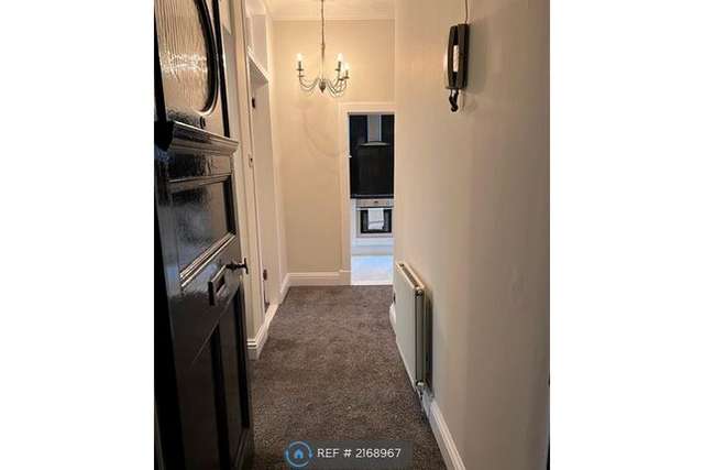 Flat to rent in Apsley Street, Glasgow G11