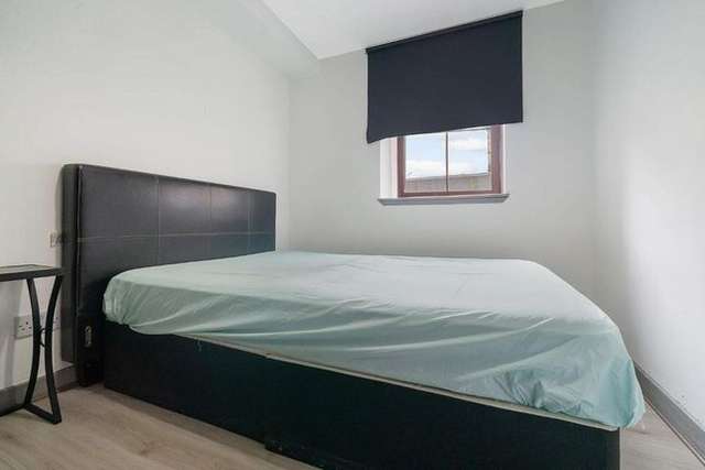 Flat for sale in Gibson Street, Glasgow G40