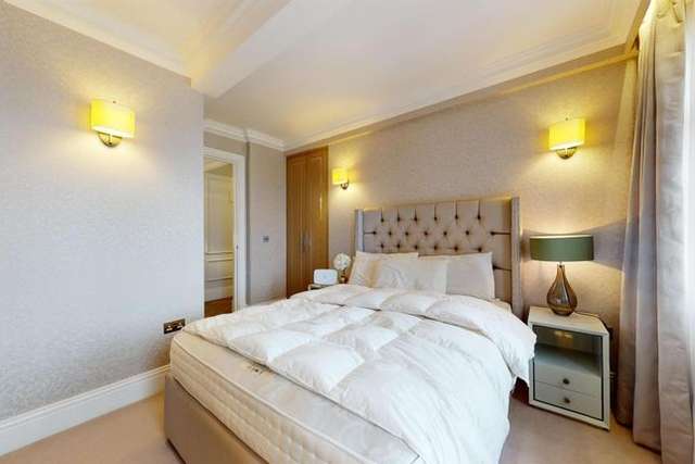 Flat for sale in Baker Street, London NW1