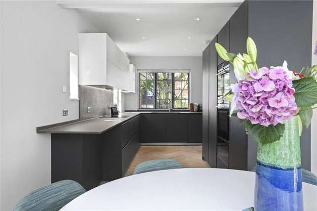 Detached house to rent in Brim Hill, Hampstead Garden Suburb, London N2