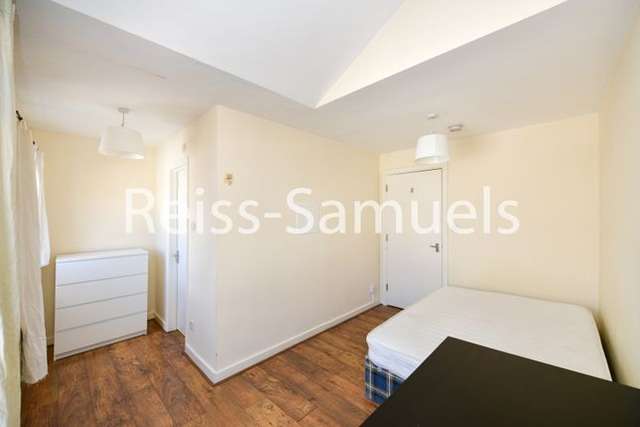 Town house to rent in Cyclops Mews, Isle Of Dogs, Canary Wharf, London E14