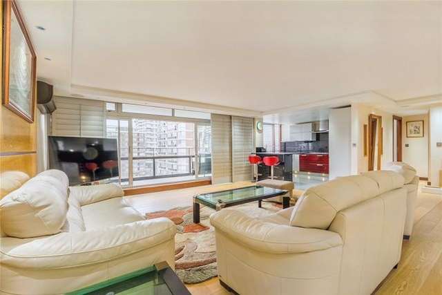 Flat for sale in Quadrangle Tower, London W2
