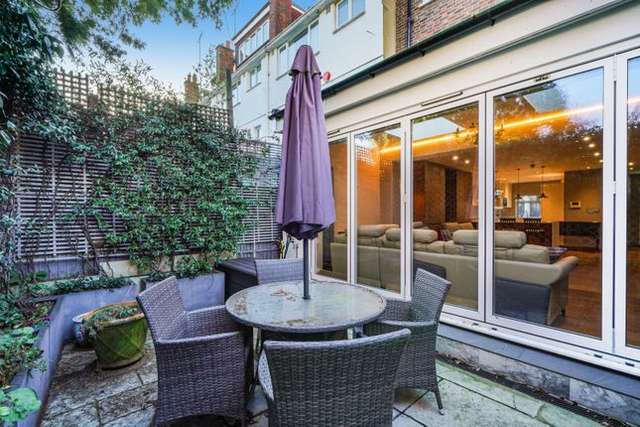 Terraced house to rent in Abbey Road, St Johns Wood NW8