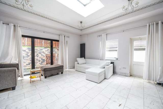 Flat for sale in Hampstead, London NW3