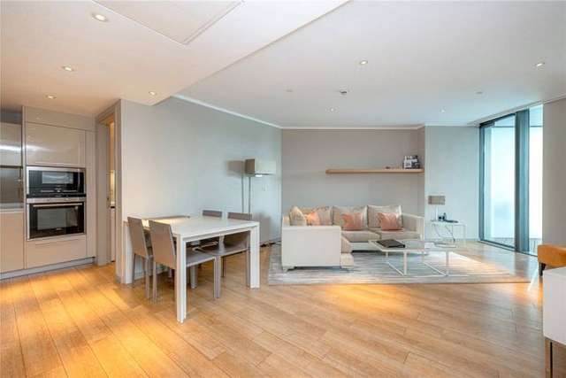 Flat to rent in Lower Thames Street, London EC3R