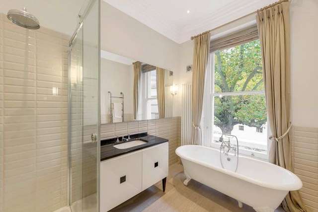 Flat for sale in Holland Park, Holland Park, London W11