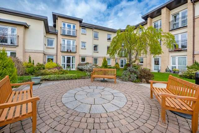 Town house for sale in Riverford Road, Glasgow G43