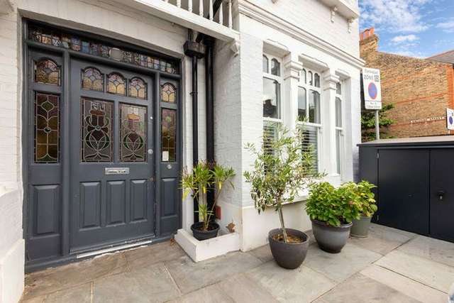 End terrace house to rent in Lavenham Road, London SW18