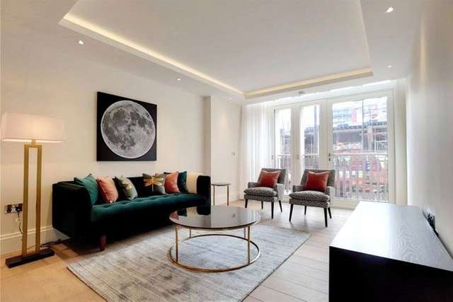 Flat to rent in Strand, London WC2R