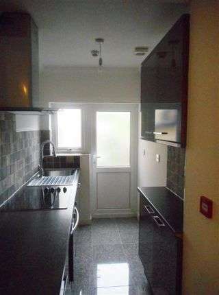 Flat to rent in Albany Road, Roath, Cardiff CF24