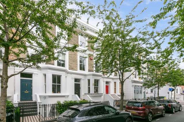Terraced house to rent in Abingdon Road, Kensington W8