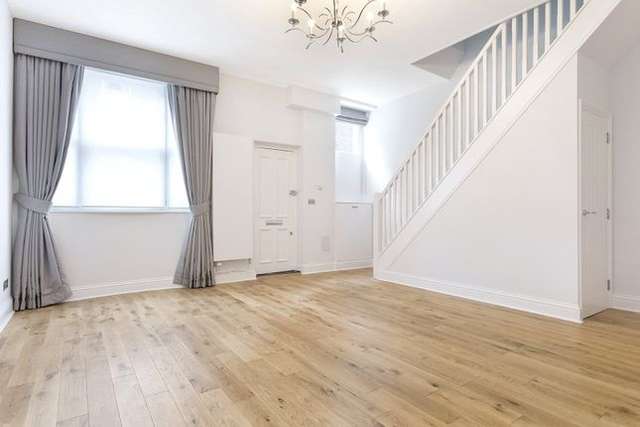 Mews house to rent in Egerton Gardens Mews, Knightsbridge, London SW3