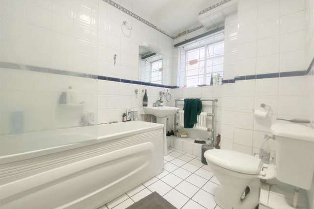 Flat to rent in Adelaide Road, London NW3